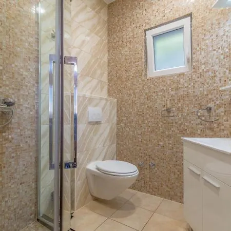 Riviera Apartman *