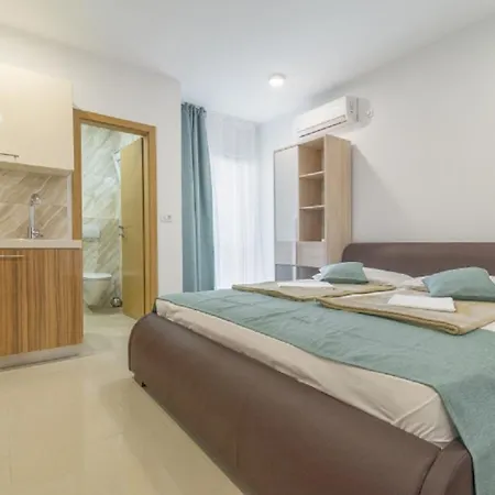 Riviera Apartman *