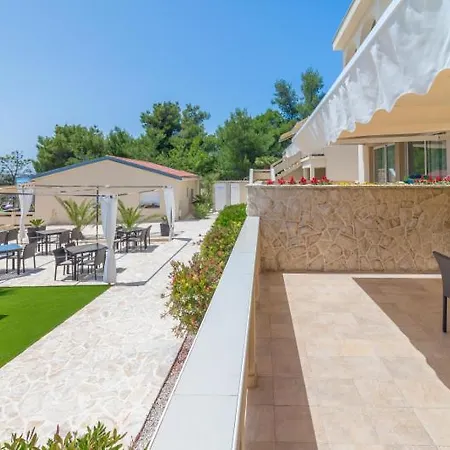 Riviera Apartman *