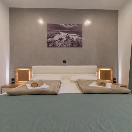Riviera Apartman Vir