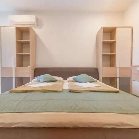 Riviera Apartman Vir